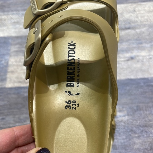 Birkenstock’s Eva Glamour Gold color - Picture 3 of 6